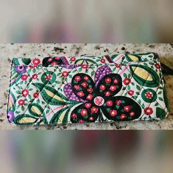 Vera Bradley Bifold RETIRED Baroque Oversize Wallet  Magnetic Closure - Picture 5 of 5